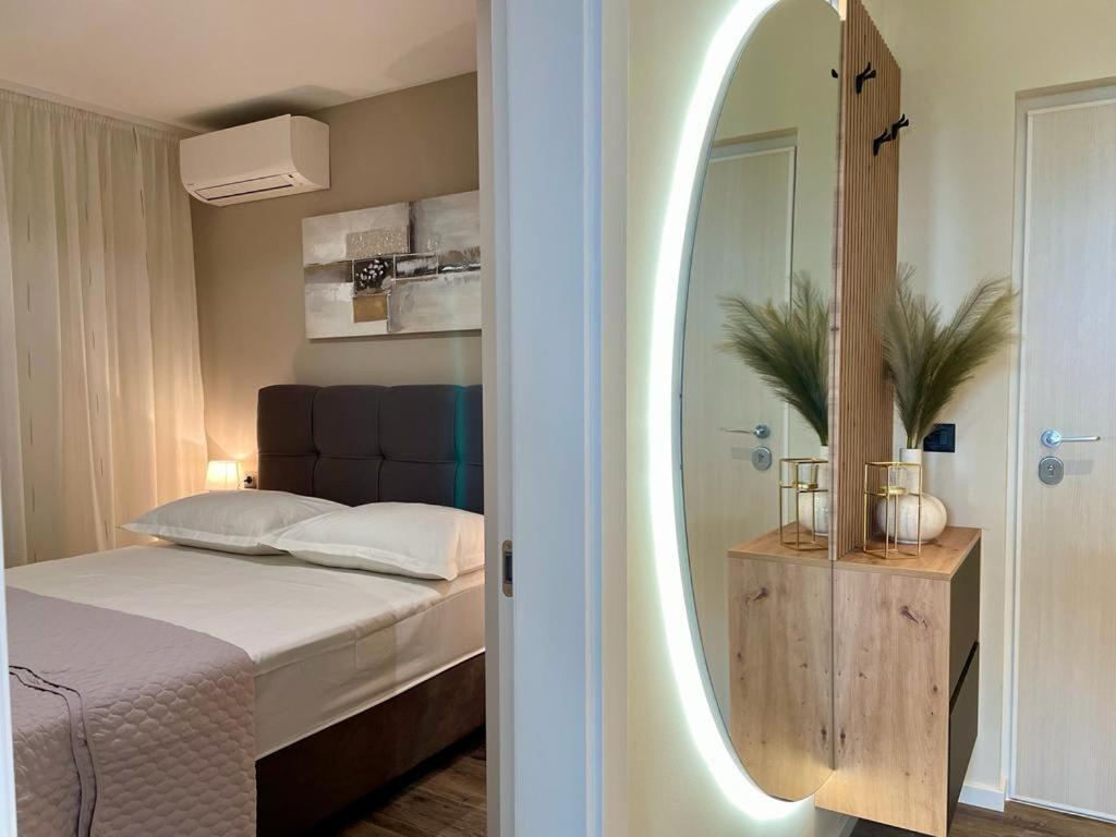 Apartment Linda With Panoramic Sea View Makarska Eksteriør billede